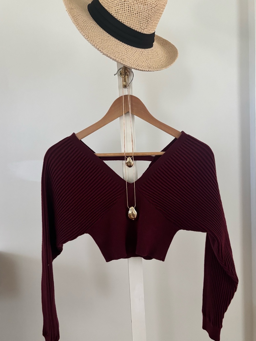 Windsor Ribbed V-Neck Cropped Sweater - Burgundy Wine